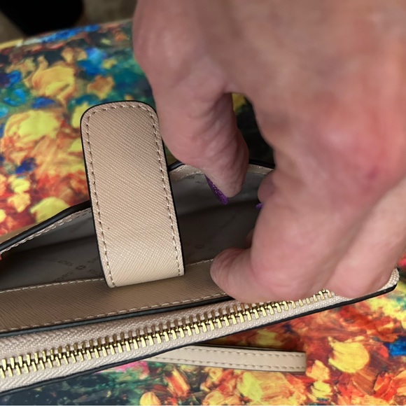 Michael Kors Women's Jet Set Large Flat Multifunction Phone Case - Picture 3 of 9